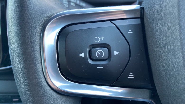 Volvo Xc40 2.0 B4P Plus Dark 5dr AWD Auto Petrol Estate